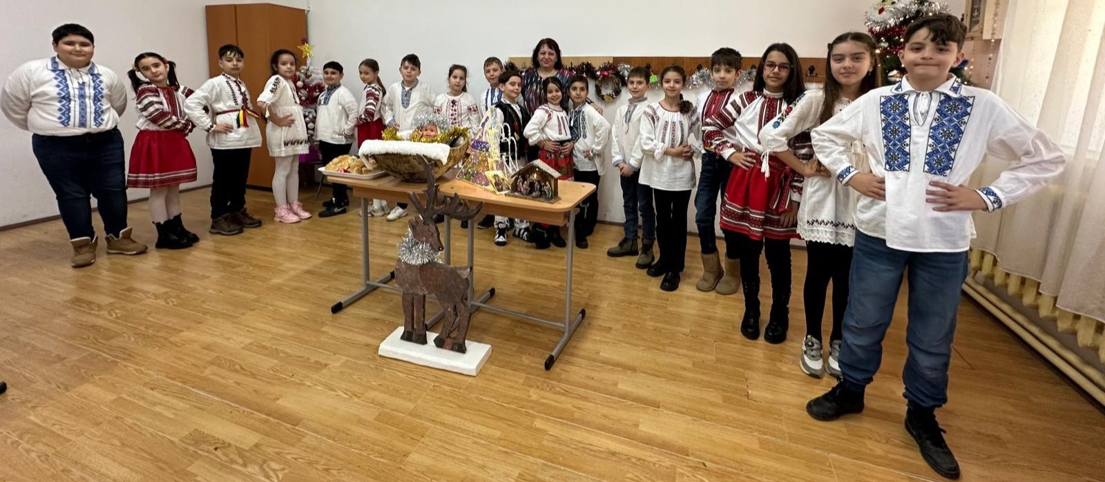 copii in costume populare